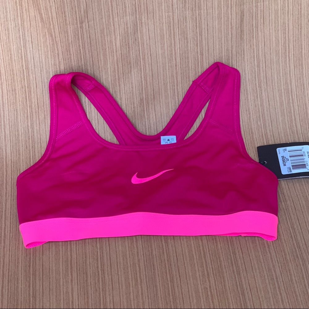 NWT NIKE Sports Bra